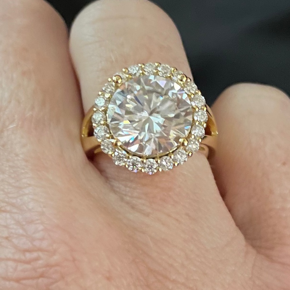 6ct D, VVS1 Moissanite 925/ 14ct Gold Halo Ring - Picture 3 of 9